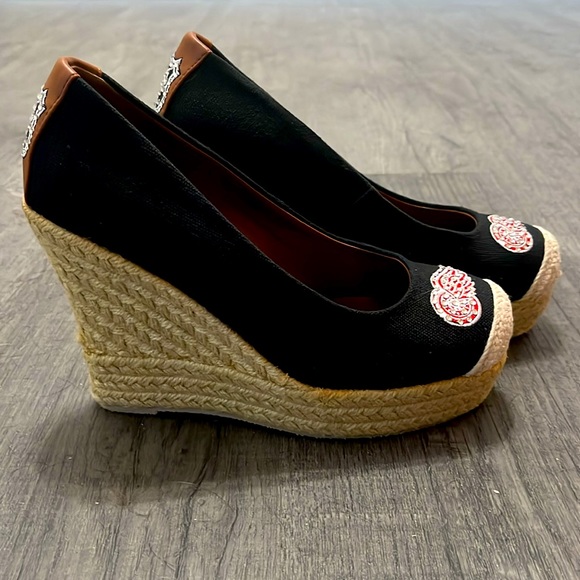 NHL Detroit Red Wings Size 7 NEVER WORN Wedge - Picture 2 of 8